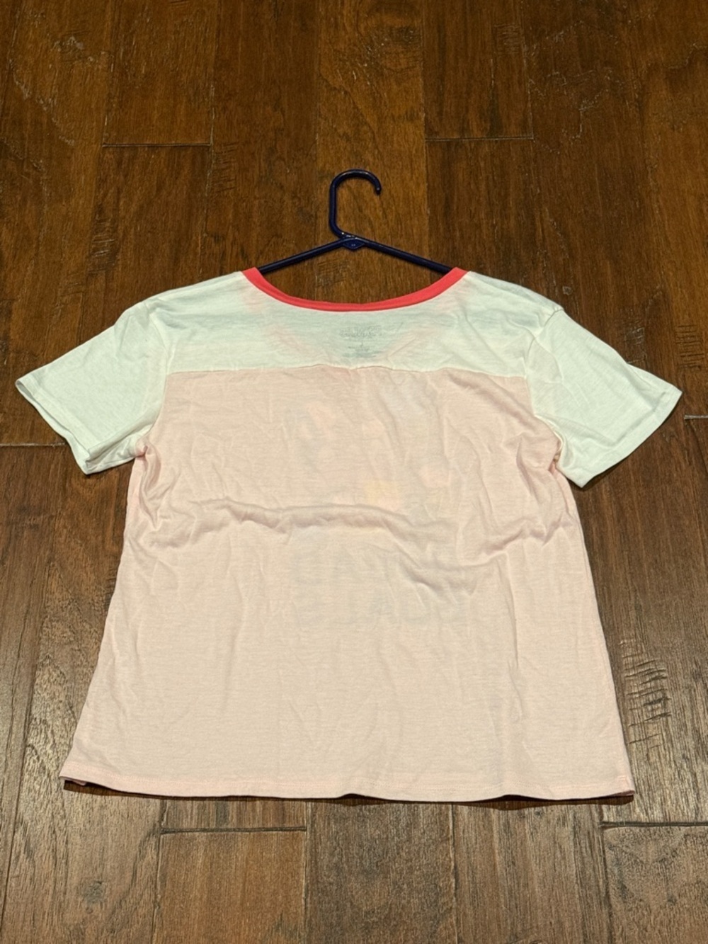Size Large Peanuts Squad Goals Pink & White V‑Neck Tee - Picture 5 of 6
